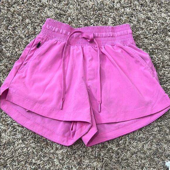 Abercrombie & Fitch Pants - Abercrombie & Fitch YPB motionTEK High Rise Lined Workout Short Fiji Flower XXS